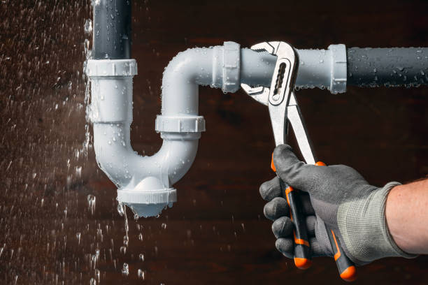 Professional Plumbing technician working in Des Moines, IA